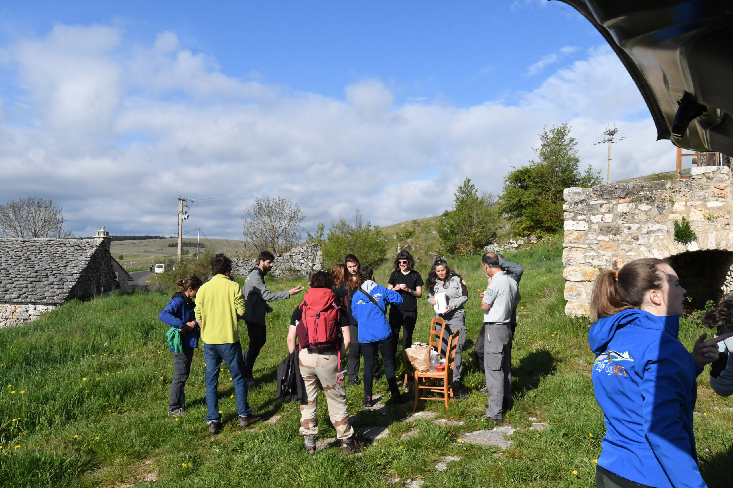 Les équipes techniques de la LPO et du Parc national des Cévennes réunies pour l'occasion